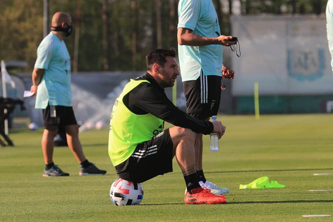 リオネル・メッシさんのインスタグラム写真 - (リオネル・メッシInstagram)「🇦🇷」10月9日 0時35分 - leomessi