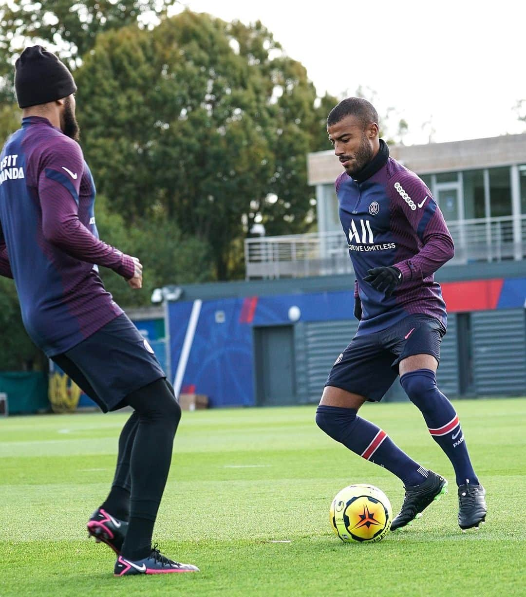 ラフィーニャさんのインスタグラム写真 - (ラフィーニャInstagram)「🤜🏽 #AllezParis」10月9日 0時36分 - rafalcantara