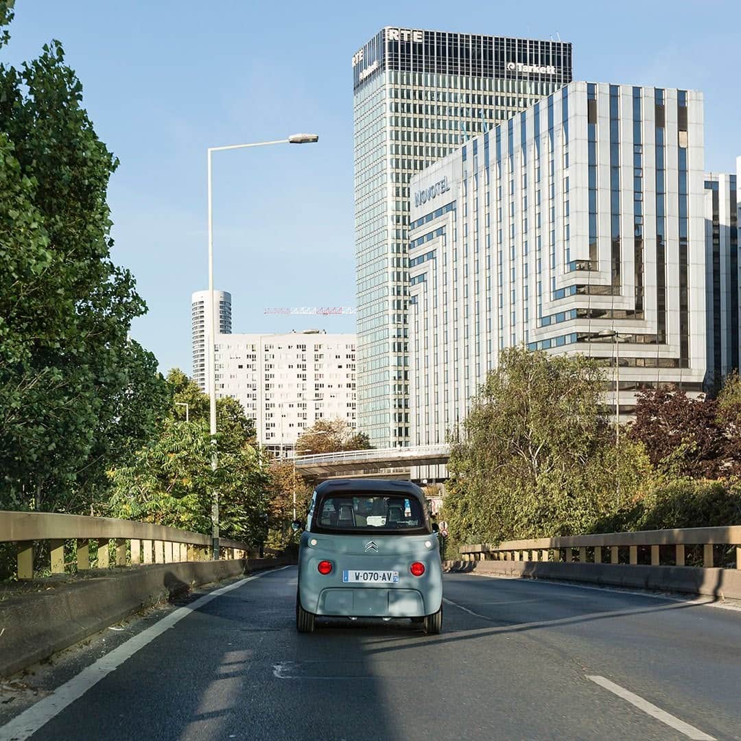 Citroënのインスタグラム：「The city belongs to you! With Citroën Ami - 100% ëlectric and its 75 km range, you’re free to travel as you desire ☺️  What will be your next destination?  #CitroënAmi #ËlectricforAll #InspirëdbyYouAll #Mobility #UrbanMobility #Urban #Car  #Instacar #CarofInstagram #Lifestyle #Electric #Design #City #Fashion」