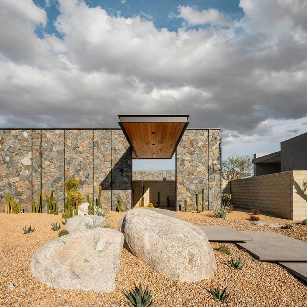 Architecture - Housesさんのインスタグラム写真 - (Architecture - HousesInstagram)「⁣ 𝐄𝐜𝐡𝐨 𝐚𝐭 𝐑𝐚𝐧𝐜𝐡𝐨 𝐌𝐢𝐫𝐚𝐠𝐞🌵⁣ ⁣ The property shall consist of 9 residential houses on lots ranging in size from 16k square feet to 22k square feet. The architecture of the buildings were designed taking into account the optimal views from each site 🏜 and the materials were selected for their simplicity and honesty and are presented in their raw beauty. What do you think about it? 𝑽𝒊𝒔𝒊𝒕 𝒐𝒖𝒓 𝒔𝒕𝒐𝒓𝒊𝒆𝒔 to discover its #interiordesign. Super impressive!💙⁣ _____⁣⁣⁣ 📐 @studioardarchitects⁣ 📍Mirange, #California⁣ #archidesignhome⁣ _____⁣⁣⁣ #architecture_lovers #architecturephotography ⁣⁣ #architecturelovers #architecturephoto #modernarchitecture #architectures⁣⁣⁣ #archilovers #architect ⁣⁣ #naturearchitecture #designinteriorhomes #arquitectura #archilover」10月9日 0時50分 - _archidesignhome_