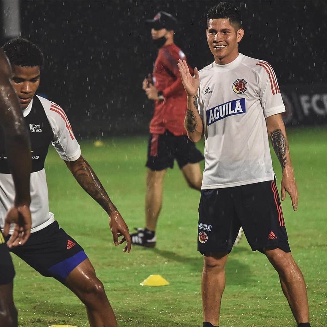 サッカー コロンビア代表チームさんのインスタグラム写真 - (サッカー コロンビア代表チームInstagram)「📸 🤙😁 🇨🇴  @fabra18  @jormancampuzano21  @steven_alzate98  @alvaromontero1  @carlosqueiroz_   #VamosColombia」10月9日 0時53分 - fcfseleccioncol