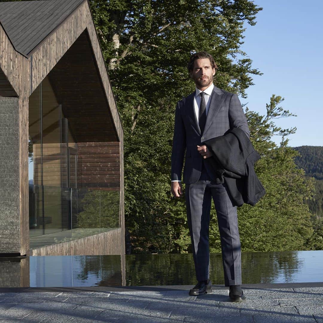 カナーリのインスタグラム：「Subtle touches of style are reflected on the the refined fabrics and constructions of the #CanaliFW20. Discover the new arrivals at the link in bio. #Canali1934 #MadeInItaly #ChasingBeauty」