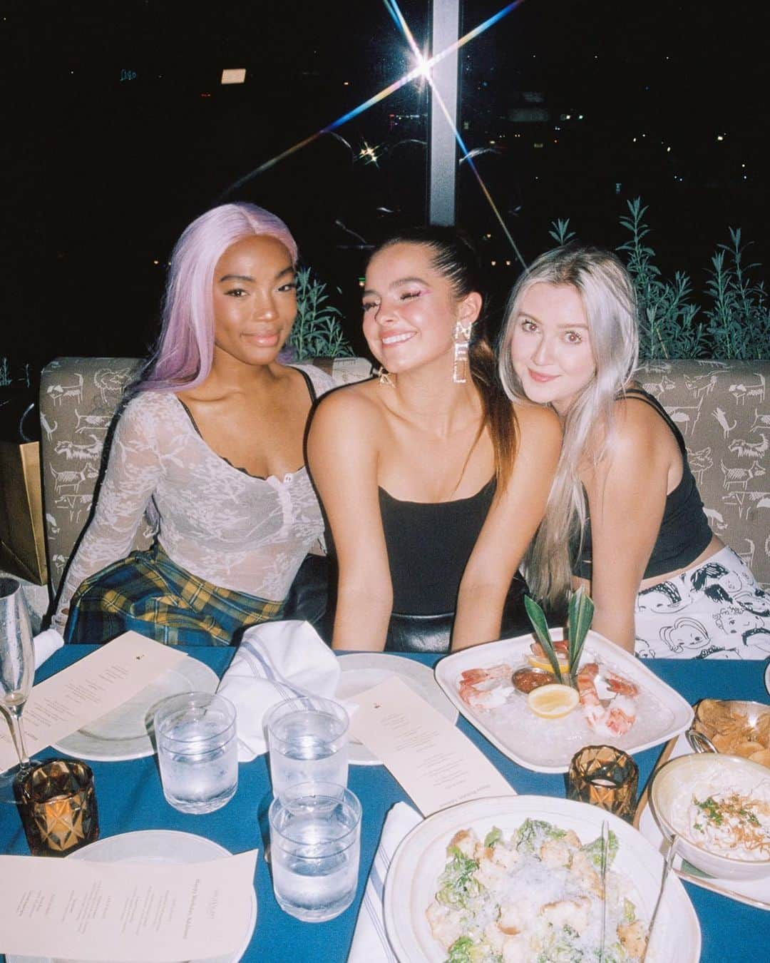 Bryant Eslavaさんのインスタグラム写真 - (Bryant EslavaInstagram)「/ BIRTHDAY DINNER PHOTOS @addisonraee ✨🎂 • check out my editing app: @everbloom 🌸」10月9日 1時00分 - bryant