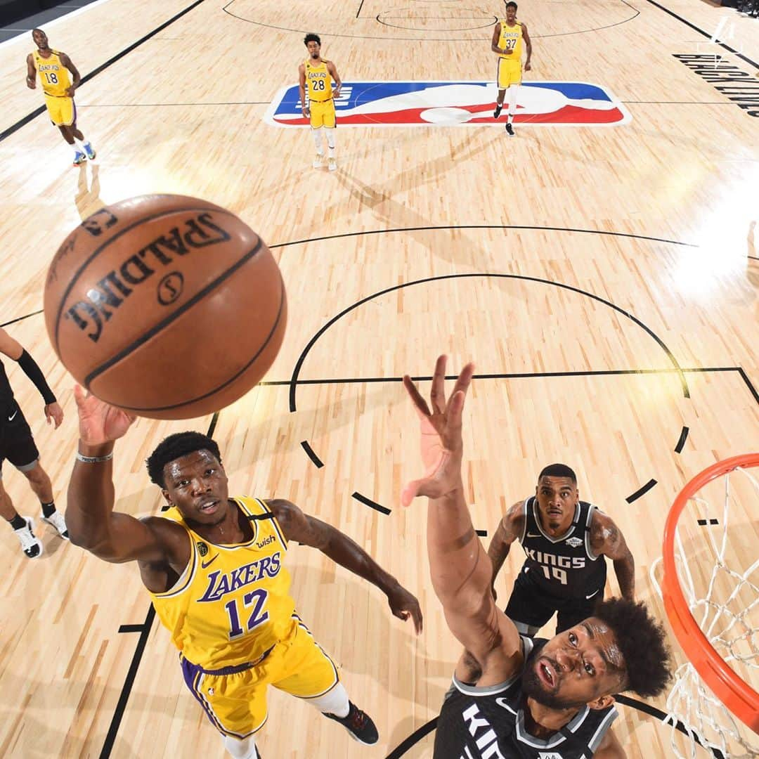 Los Angeles Lakersさんのインスタグラム写真 - (Los Angeles LakersInstagram)「Happy birthday, Rook! Join us in wishing @vontae_15 a very happy birthday 🎂🎉」10月9日 1時00分 - lakers