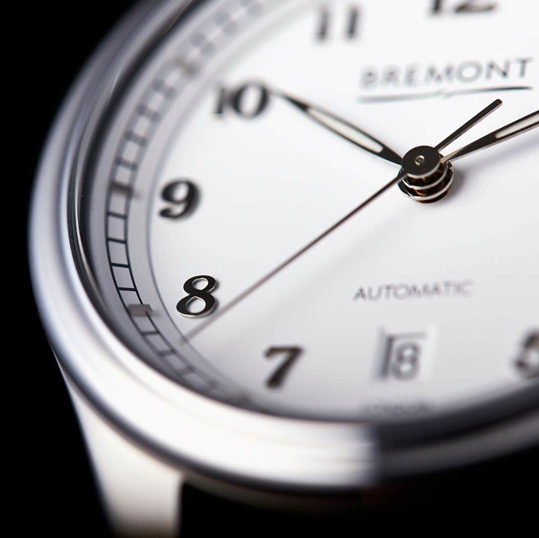 のインスタグラム：「All Bremont watches are treated for hardness with B-EBE2000 technology. ⁠ ⁠ On the Vickers’ scale of hardness, this produces a watch case with a value of 2000Hv - approximately seven times that of the normal stainless steel used for watch cases.⁠ ⁠ Tap our LinkInBio to discover more Bremont technologies like our Faraday Cage and Trip-Tick® construction.⁠ ⁠ #bremont #bremontwatches #BritishEngineering ⁠ #aviationgeek #mechanical #mechanicalwatch #aircraft #diving #divewatch #military #militarywatch #flight #aviation #pilot #pilotwatch #classic #vintage #vintagewatch #testedbeyondendurance」
