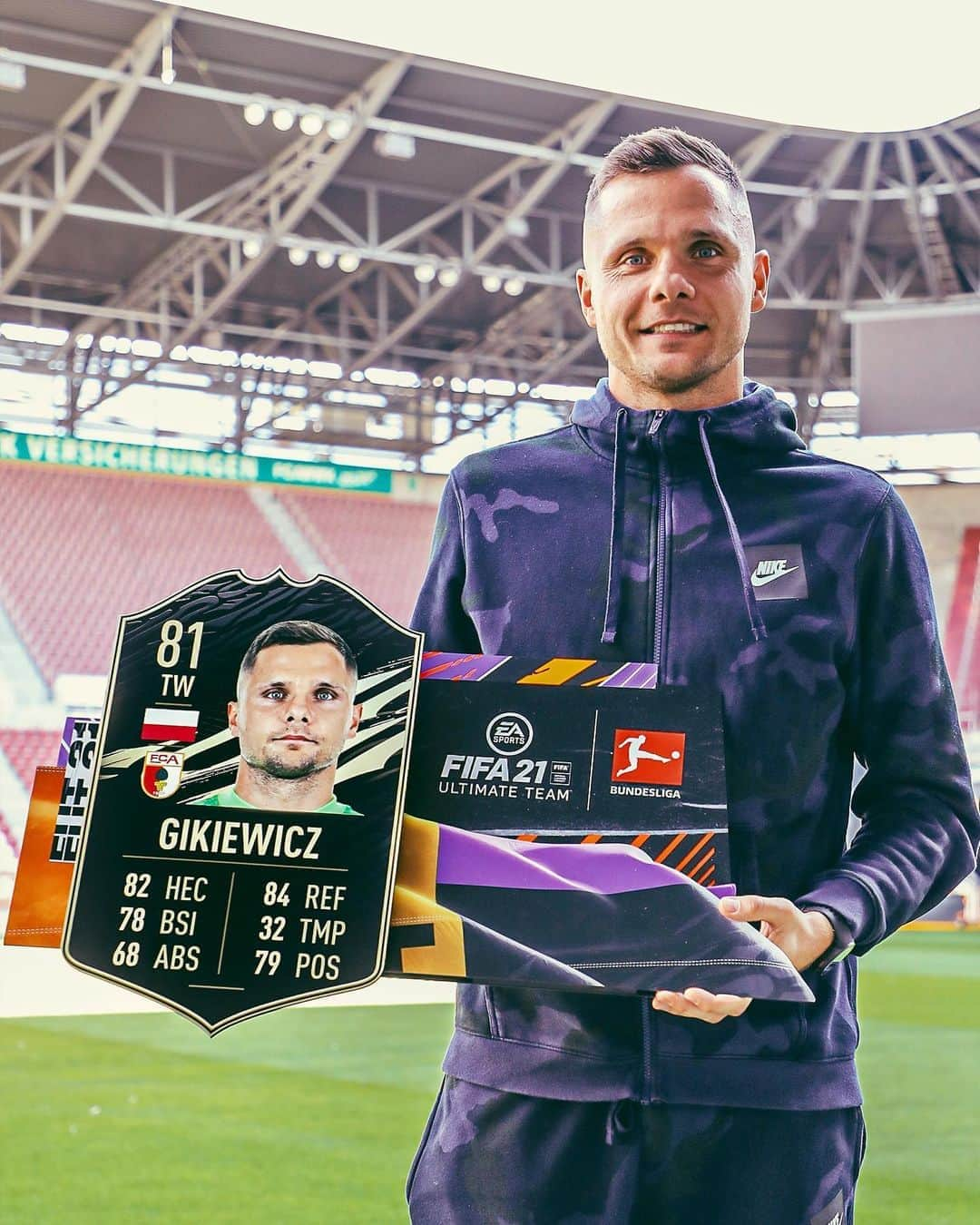 FCアウクスブルクさんのインスタグラム写真 - (FCアウクスブルクInstagram)「Der nächste #FCA-Profi im @easportsfifa_de #TOTW! 🥳 @rgikiewicz schon in Euer Team geholt? 😏 #FCA1907 #fcaugsburg #WOBFCA #Gikiewicz」10月9日 1時09分 - fcaugsburg1907