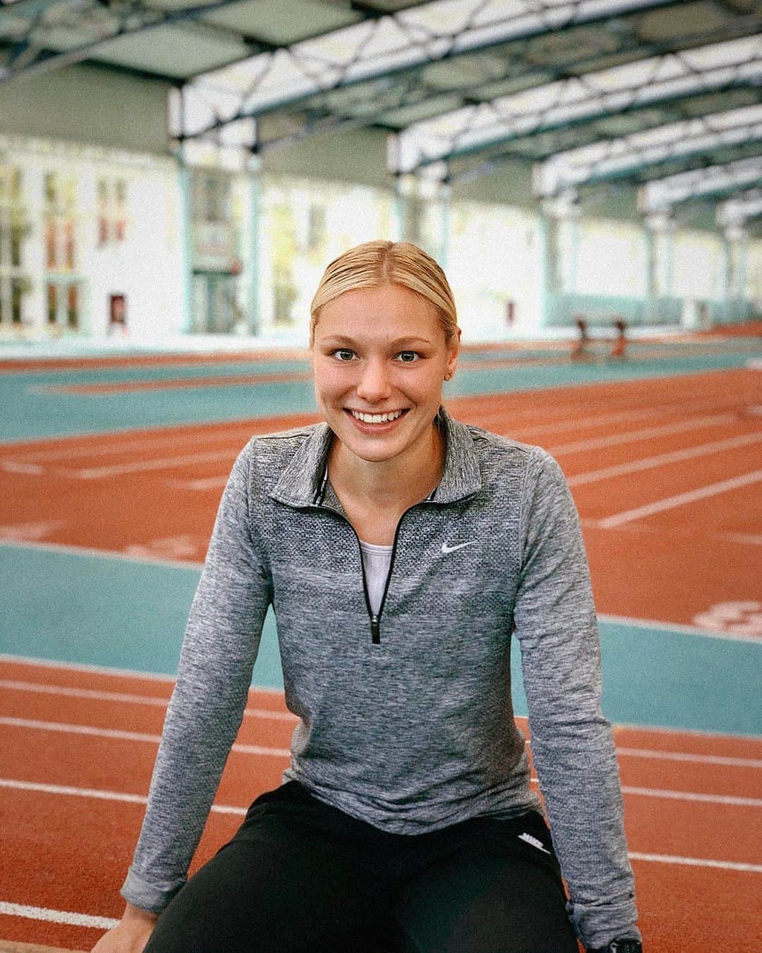 リーザ・マイヤーのインスタグラム：「@ work. Today: acceleration 🐆  #training #trackandfield #sprint #sprintteamwetzlar」