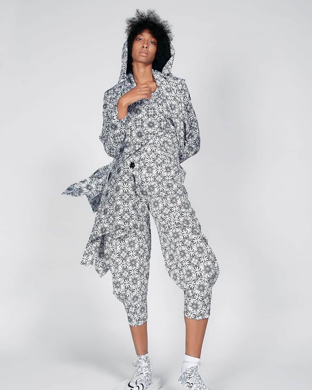 スリーアズフォーのインスタグラム：「Our New collection “Vesica Piscis” is out on @voguerunway  Photographer : Elisabet Davids @elisabet_davidsdottir @elisabetd  Model: @kalah_christina  Stylist : Victoria Bartlett @georgegoce676  Hair: Kenta Koda @kenta.koda  Makeup: Chichi Saito @chichisaito  Prints in collaboration with Mimaki  @mimakiusa @mimakiusa_textile @threeasfour #threeasfour」