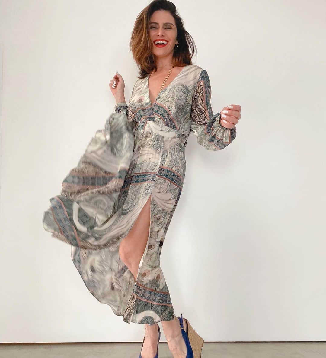 Giovanna Antonelliのインスタグラム：「'Até cortar os próprios defeitos pode ser perigoso. Nunca se sabe qual é o defeito que sustenta o nosso edifício inteiro. '🙃🙃 #claricelispector #minhamusa #genia #exata #salve」