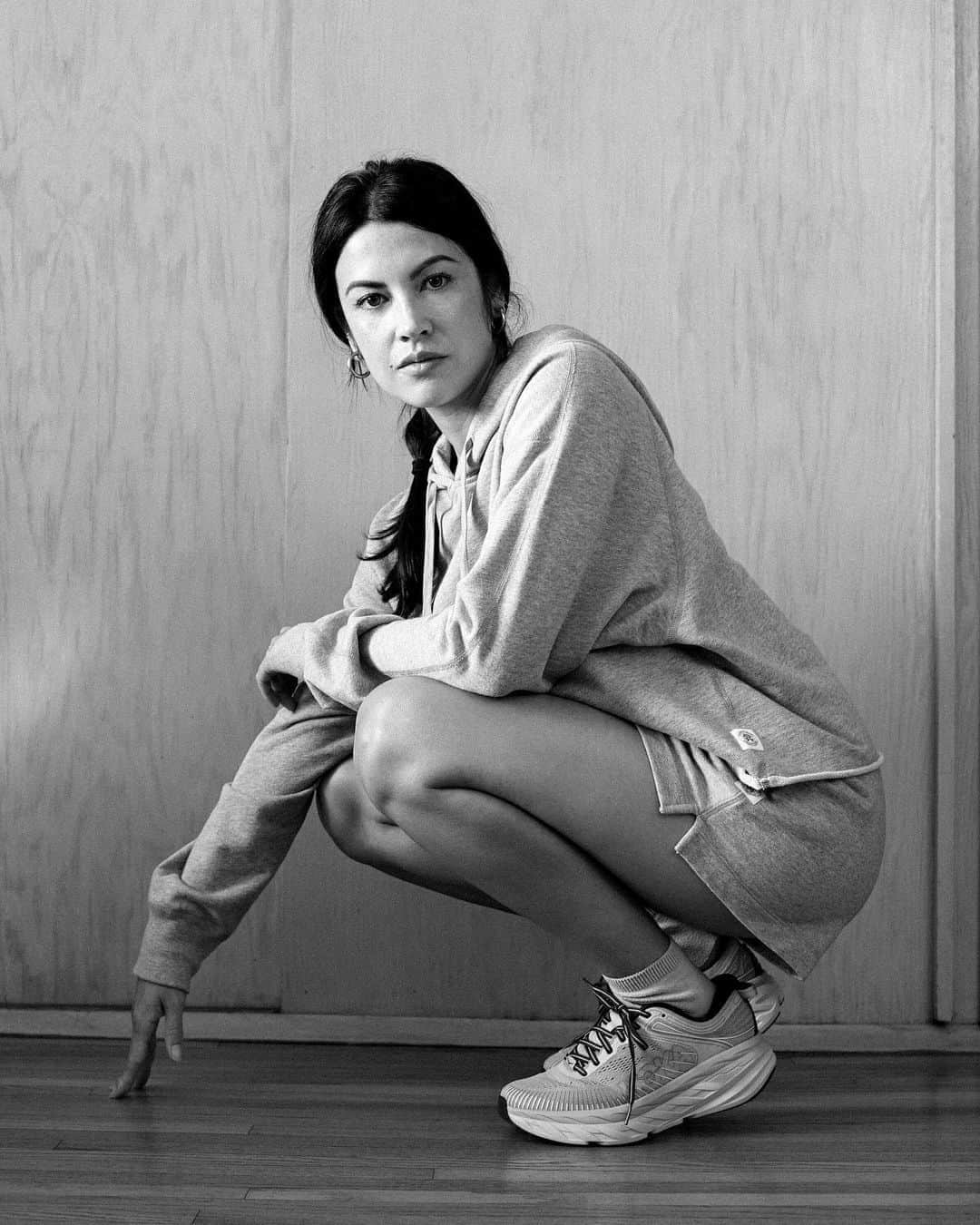 のインスタグラム：「Ultra-relaxed and boxy, the Women's Cut-Off Series and Sweatshort are handcrafted in Vancouver from premium Lightweight Terry with vintage-inspired detailing.⁣  ⁣ Available in Black and Heather Grey, our cropped sweatshirts feature a drop-shoulder fit and raw-edge hem with flatlock seam finishing. The matching Sweatshort is cut with a boxy mid-rise, rib-bound pockets and a split hem.」