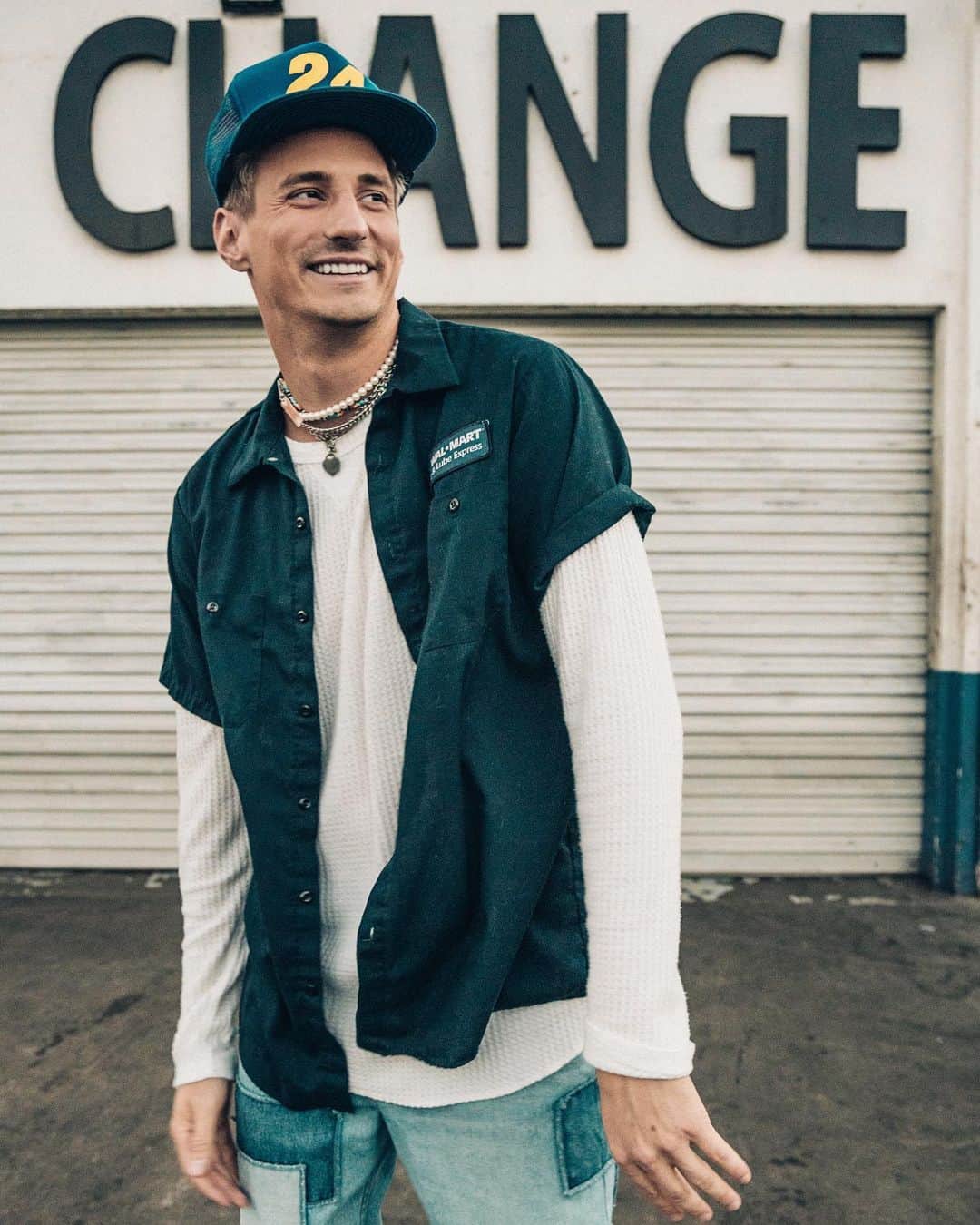 Mark Dohnerのインスタグラム：「another year of CHANGE!! 🎂today I turned 27 YEARS OLD but I’ve never felt younger! I know it’s been a difficult year for all of us but I wanted to thank everyone for their support on my music & videos this year... all I look to do is make people happy & live each day with a smile & I’m glad I could bring some joy to your lives this year ♥️ you all keep me pushing forward & I don’t know what I would do without you :) CHEERS TO 27! 🍻」