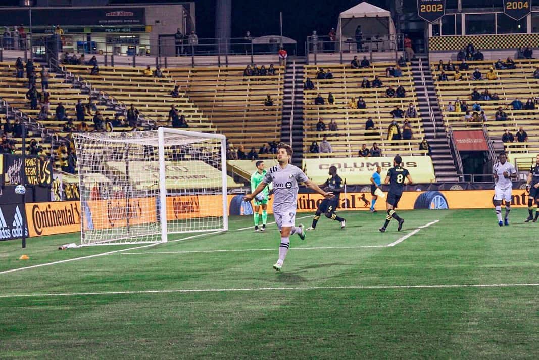 ボージャン・クルキッチのインスタグラム：「Importante victoria en campo del líder y compitiendo muy bien como equipo.  Muy contento. ¡Ese es el camino! // Important win away to the leaders and competing really well as a team. Very happy. This is the way to go! @impactmontreal 🔵⚫️」
