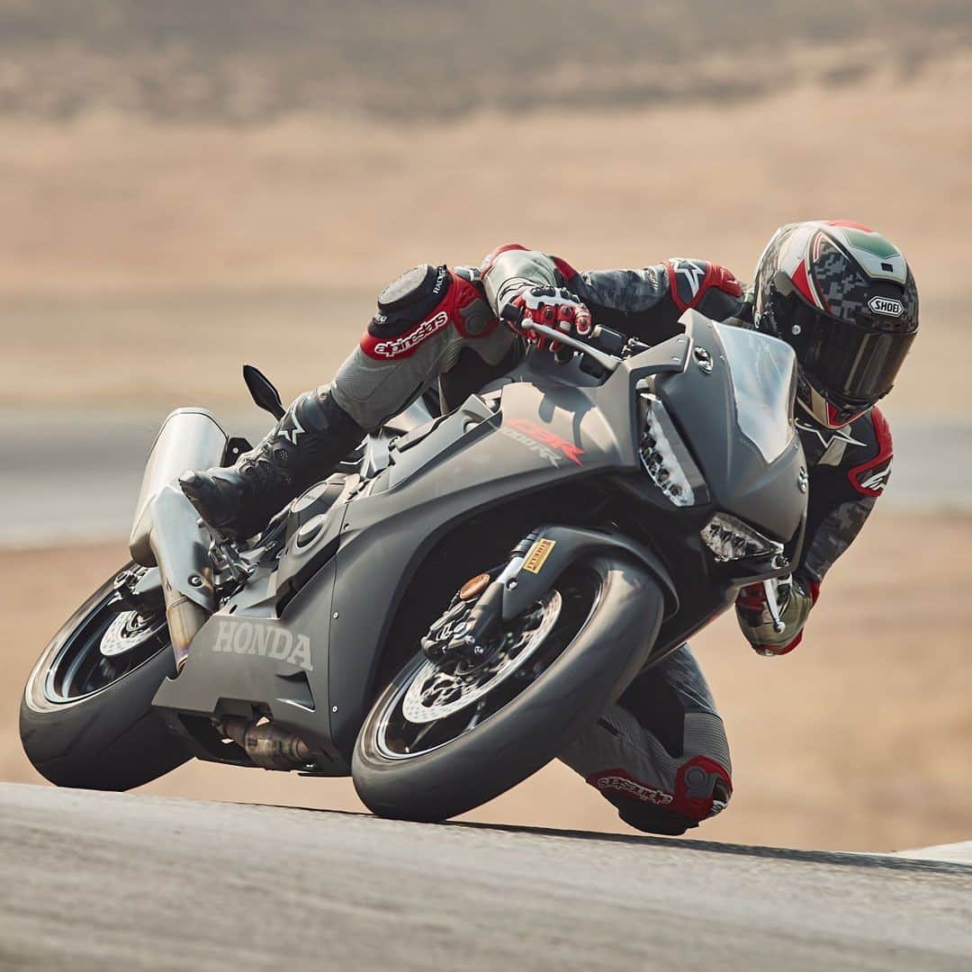 Honda Powersports USさんのインスタグラム写真 - (Honda Powersports USInstagram)「CBR1000RR  Connect with your machine and the track like never before. 🏍️ @adamwaheed @motorcyclistonline #cbr1000rr #betteronahonda . . PREPPED FOR TRACK USE. SHOWN ON CLOSED COURSE.」10月9日 2時00分 - honda_powersports_us
