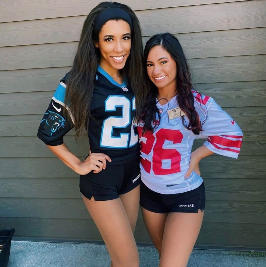 Hootersさんのインスタグラム写真 - (HootersInstagram)「The crisp fall air. The football games. The hot wings. The cold beer.   Get all your 🏈  eats on HootersOnTheFly.com or our app! Use code ONTHEFLY20 for 20% off $30+ orders or code ONTHEFLY25 for 25% off $50+ orders.  *Valid at participating locations only. Cannot be combined with other offers.」10月9日 2時01分 - hooters