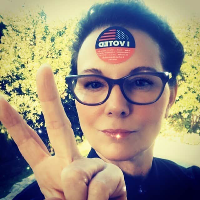 エリザベス・パーキンスさんのインスタグラム写真 - (エリザベス・パーキンスInstagram)「#tbt Vote and let your voice be heard. ✌️👍」10月9日 2時15分 - elizabethperkins