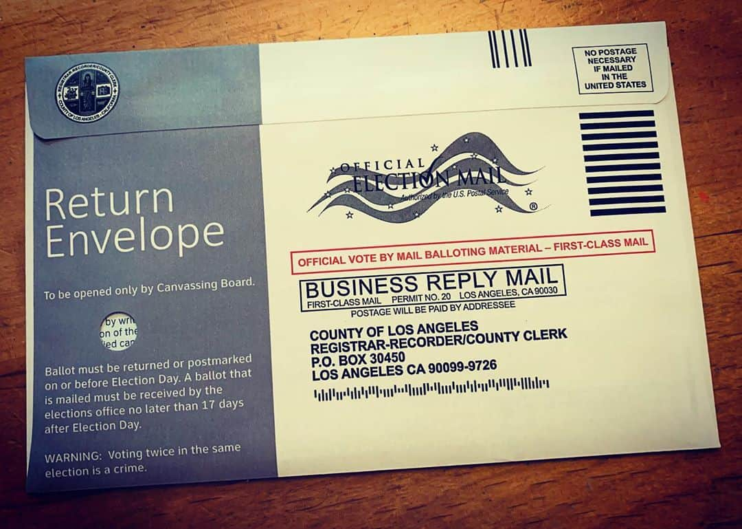 パトリック・ファビアンさんのインスタグラム写真 - (パトリック・ファビアンInstagram)「Voting today by mail just like the President of the United States does because it’s safe, legal & if it’s good enough for the President of the United States, it’s good enough for me and you. 🇺🇸🇺🇸🇺🇸 . . #MakeAPlan #Vote #IWillVote . . (Unfortunately, the President is also a well-documented liar, so please don’t listen to him when he tells you to vote twice or that the election is rigged....that’s just wrong and not true)」10月9日 2時09分 - mrpatrickfabian