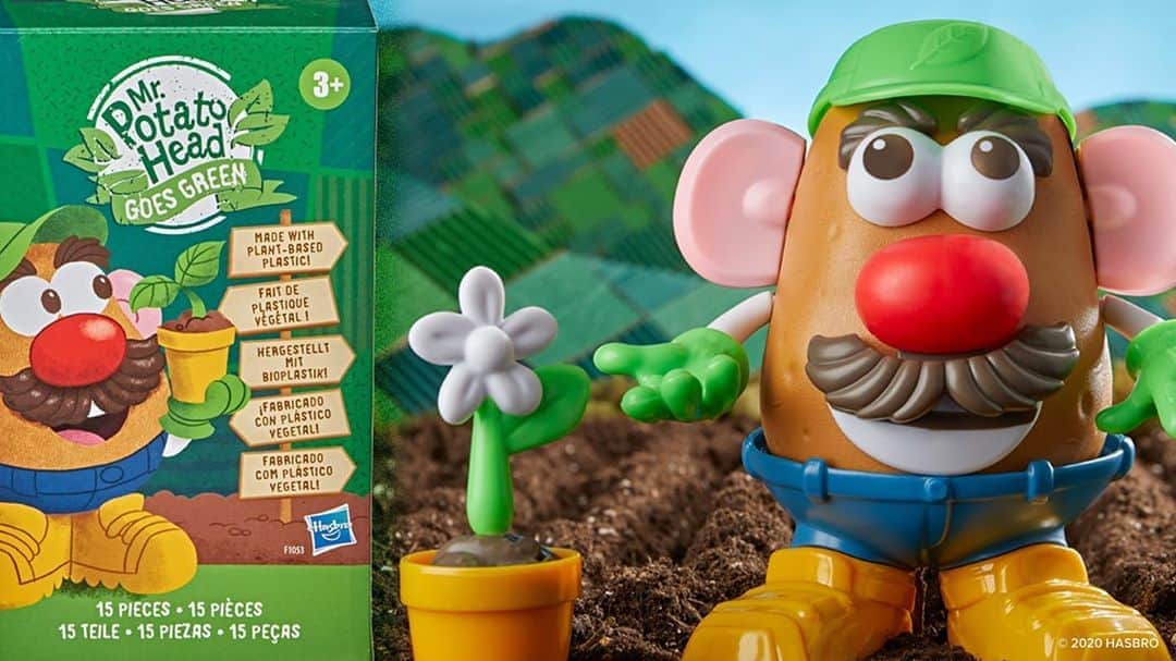 Hasbroさんのインスタグラム写真 - (HasbroInstagram)「We’ve got a good thing growing! We’re digging the new Mr. Potato Head Goes Green, and we want to sprout it from the rooftops! Learn more about this first step in Hasbro’s commitment to making more sustainable products through the use of recycled and renewable materials (link in bio).」10月9日 2時10分 - hasbro