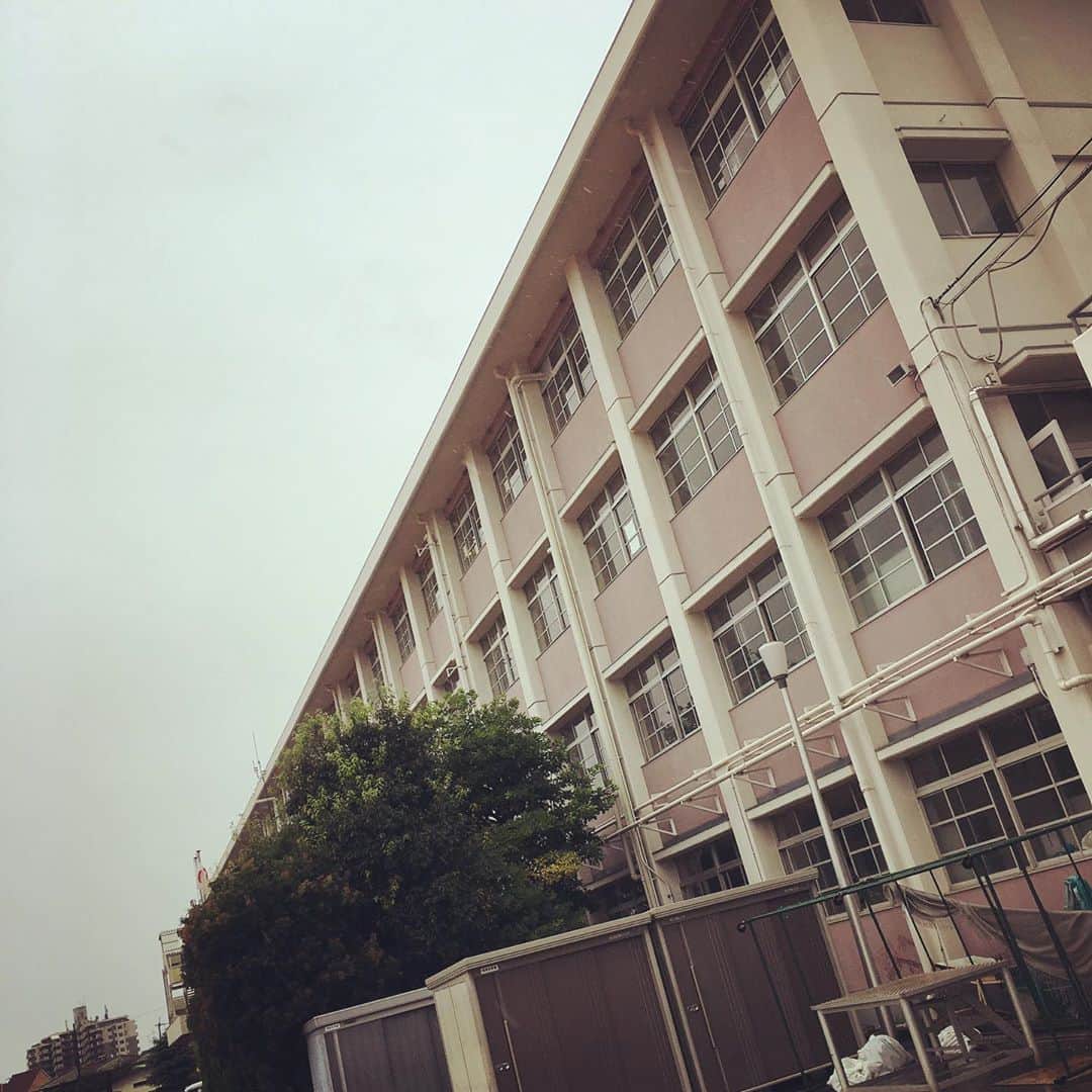 のインスタグラム：「ちょっと用事で母校へ  #東百舌鳥高校 #ダンス部が凄いらしい #堺市 #ヒガモ」