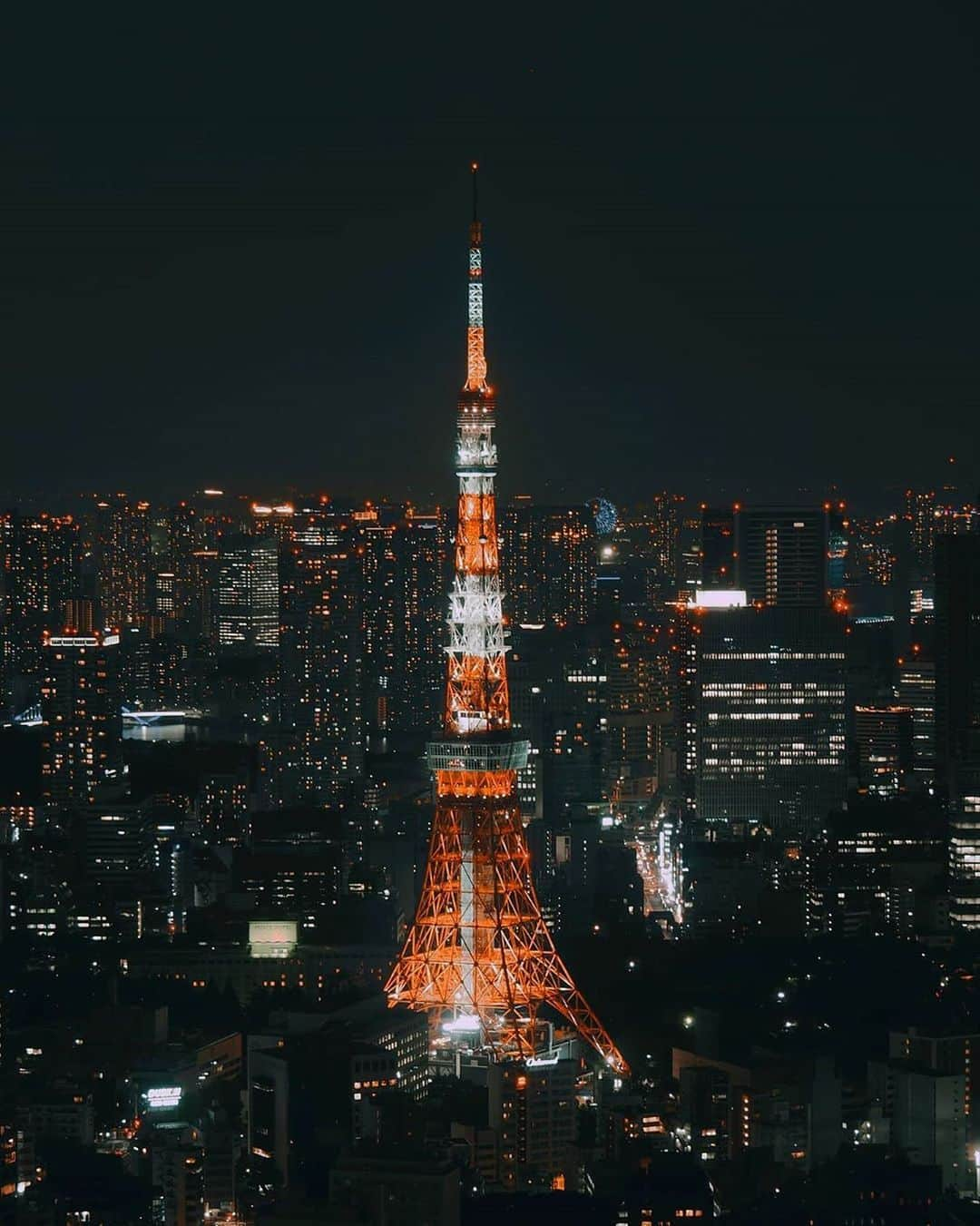 Valiant Language Schoolさんのインスタグラム写真 - (Valiant Language SchoolInstagram)「・ 📷: @janullob  ・ 📍: Minato-ku, Tokyo  . Use #valiantjapanese for feature 📸 .. . . . . . .  #japan_night_view #japan_daytime_view#daily_photo_jpn #ptk_japan #photo_jpn #PHOS_JAPAN #reco_ig #igersjp #tokyotower #indy_photolife#as_member #japan_of_insta #bestjapanpics #tokyocameraclub #explorejpn  #japan_visit #japan_vacations #globalnightsquad #japantravel #team_jp_ #visualambassadors #artofvisuals #Япония #Токио #ilovejapan #visitjpn #visitjapanau #team_jp」10月9日 11時51分 - valiantjapanese