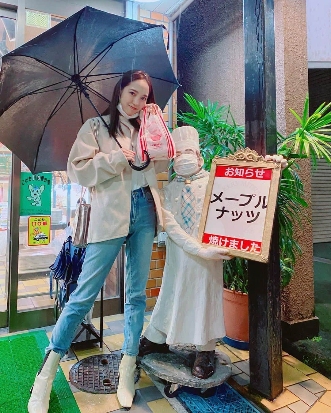 飯窪春菜さんのインスタグラム写真 - (飯窪春菜Instagram)「池袋にある“みつわベーカリー”🍞 ここで売られているメープルナッツパンが大好きで、たまの贅沢に足を運びます♡ ・ 夜ご飯食べたのに、夜中に映画「ホリデイ」を観ながらペロリと食べてしまいました🤦🏻‍♀️💓笑 #みつわベーカリー #メープルナッツ #夜中に #罪悪感 #背徳感 #最高に美味しかったです」10月9日 11時49分 - harunaiikubo_official