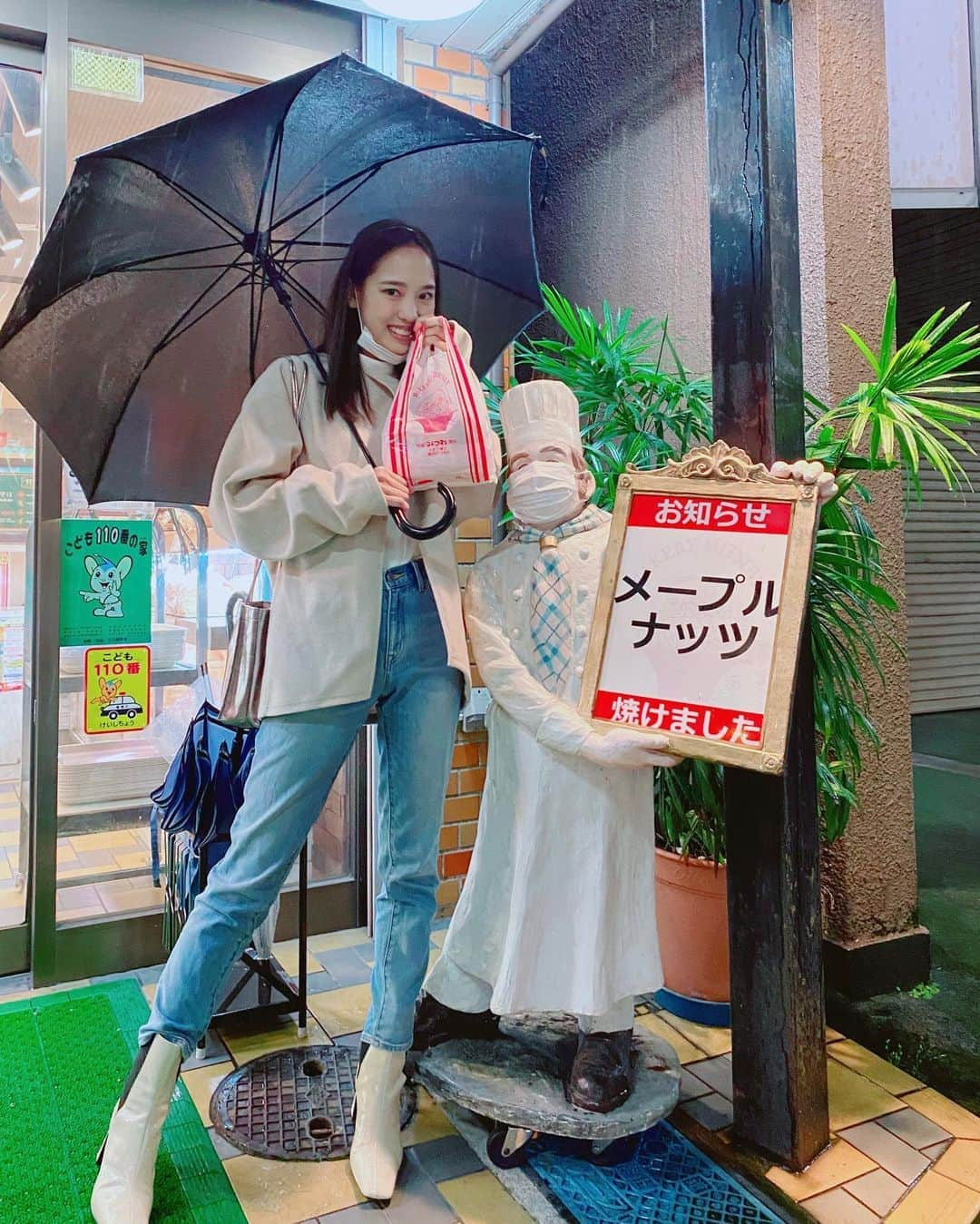 飯窪春菜さんのインスタグラム写真 - (飯窪春菜Instagram)「池袋にある“みつわベーカリー”🍞 ここで売られているメープルナッツパンが大好きで、たまの贅沢に足を運びます♡ ・ 夜ご飯食べたのに、夜中に映画「ホリデイ」を観ながらペロリと食べてしまいました🤦🏻‍♀️💓笑 #みつわベーカリー #メープルナッツ #夜中に #罪悪感 #背徳感 #最高に美味しかったです」10月9日 11時49分 - harunaiikubo_official