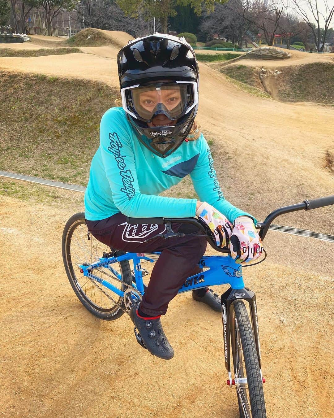 飯端美樹のインスタグラム：「10/25(日)大泉緑地で全日本BMX選手権が開催されます🌿 こんなご時世なので、応援来て下さい！！って言えないのが残念ですが、久々のレースが楽しみで仕方ないので、当日に向けて頑張ります💪🏽 #sebikeslife」