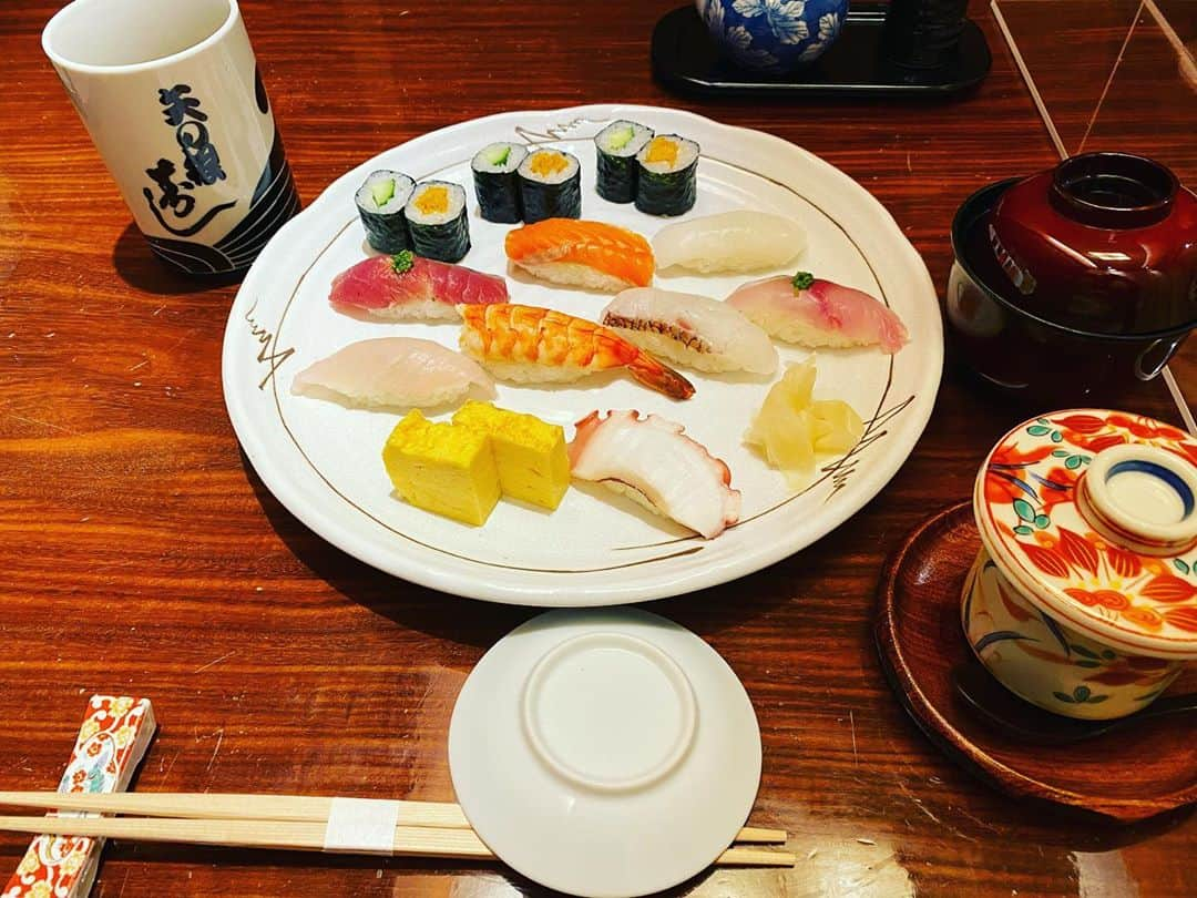 生稲晃子さんのインスタグラム写真 - (生稲晃子Instagram)「高校時代の友達と日本橋でランチ🍣  いくつになっても会おうよと言ってくれる仲間がいることに感謝✨ 高校での懐かしい話で盛り上がりました‼️ 覚えてるものですね〜😆  #日本橋でランチ #矢の根寿し #高校時代の友達とランチ #生稲晃子」10月9日 11時57分 - akiko__ikuina