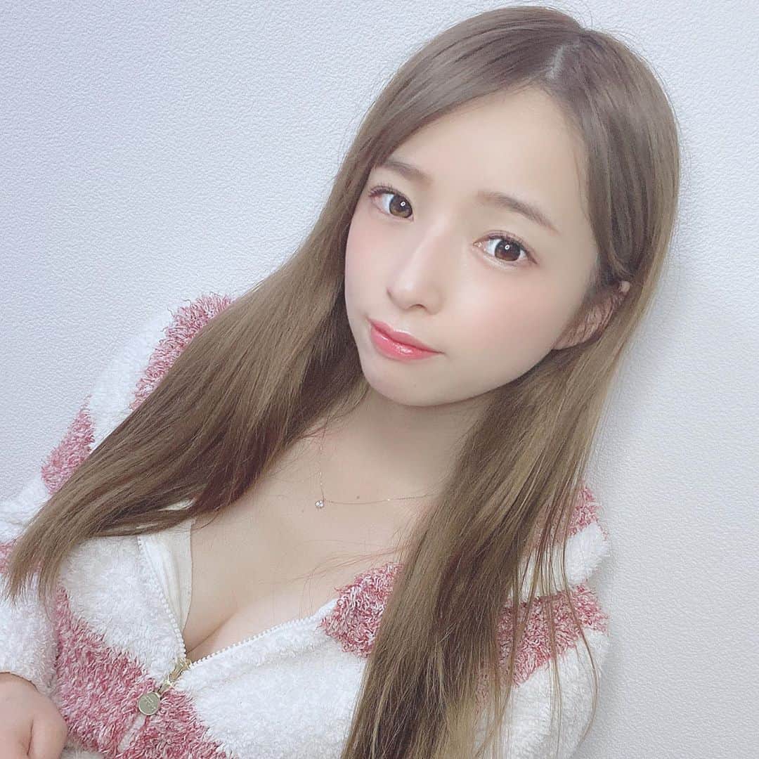 のインスタグラム：「・ #カラコン 新しいのにした 買うまで大変だったけど めっちゃいい感じ🥰 ・ ・ ・ ・ ・ #カラコンレポ #カラコンレビュー #カラコン着画 #カラコン通販 #台湾カラコン #全朋友台灣隱型眼鏡店 #全朋友美瞳 #玻璃球藍　#グラデーションカラー #グラデーションカラコン」