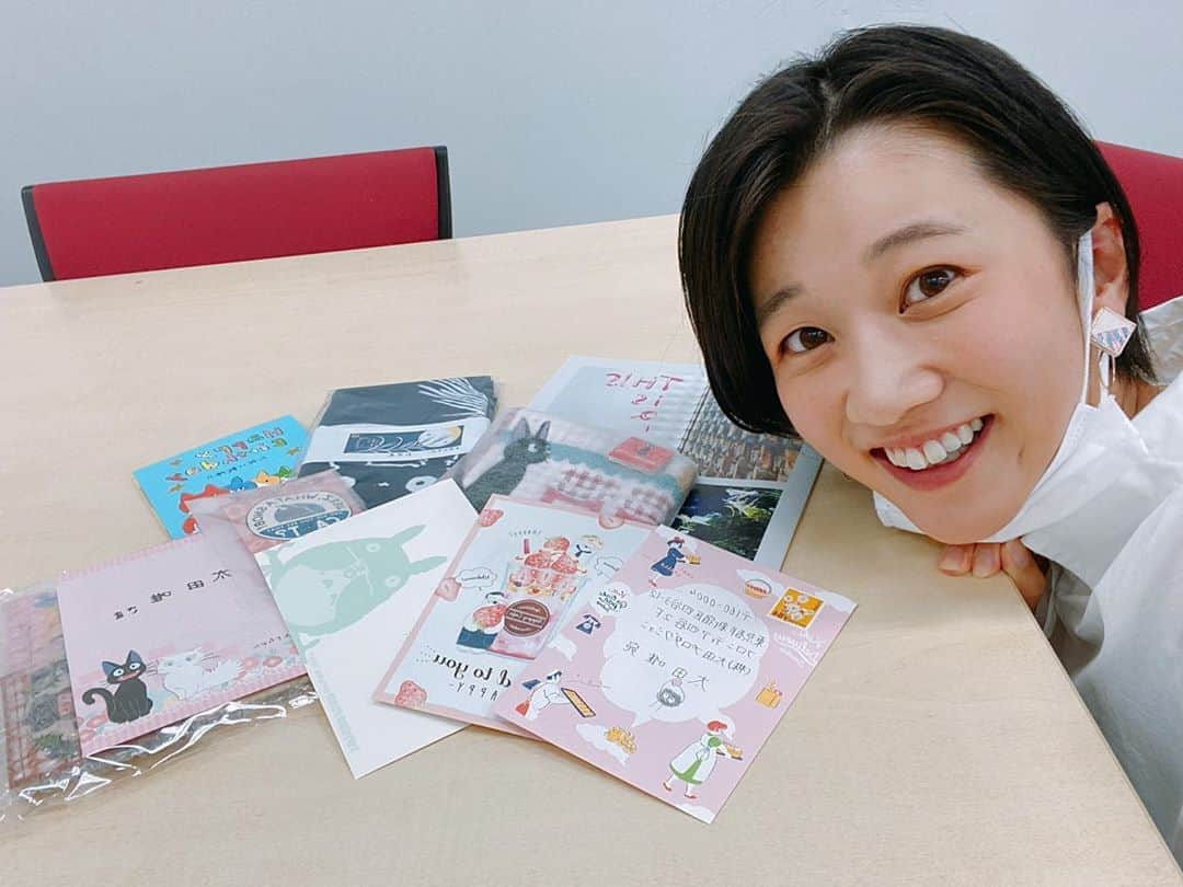 太田唯さんのインスタグラム写真 - (太田唯Instagram)「💌💛💛💛﻿ ﻿ ﻿ 無事受け取りました！﻿ ジブリと猫でいっぱい、嬉しいです﻿ ・﻿ 送って下さったみなさま、ありがとうございます！﻿ ﻿ ﻿ ﻿ きょうの「まいにちラジオ」は﻿ 頂いたプレゼントを開封した様子を収録しました﻿ よかったら聴いてください🎁❤︎﻿ ﻿ ﻿ ﻿ #thankyou ﻿ #手紙 #プレゼント #大切にします ﻿ #ジブリグッズ #猫好き ﻿ #好きなものだらけ #しあわせ」10月9日 12時08分 - yuiohta.official