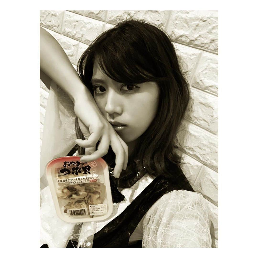 廣瀬茜さんのインスタグラム写真 - (廣瀬茜Instagram)「つぶ貝とのカッコ良い写真。」10月9日 12時11分 - akane_bandmaid