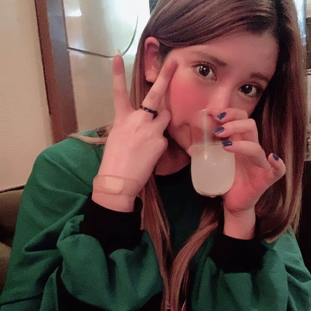 坂口杏里のインスタグラム：「昨日お休み頂いて 今日からまた BAR  SEA 出勤でやす♥️♥️ 0:00〜☝️ ライン交換、記念撮影 しましょーこ😊🌹  歌舞伎町2-14-8 メトロプラザ2ビル 3F SEA 03 6233 8484」