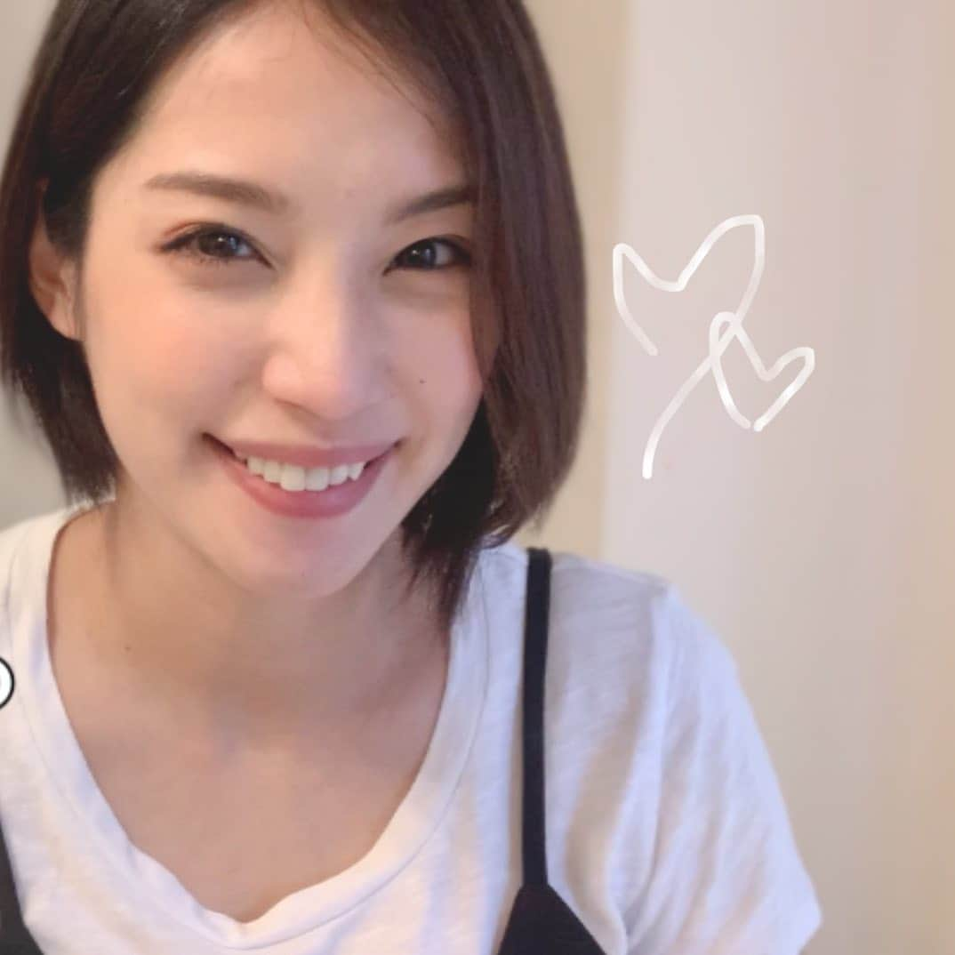 蒼怜奈のインスタグラム：「お久しぶりです。 YouTubeチャンネル　【あおいれいなの日常】 新しい動画を公開しました。 今回は、以前皆さんから募集した質問に答えてます。 良かったらプロフィールページから飛べますので見てみてね😊❤️  #蒼怜奈 #あおいれいな #あおいれいなの日常 #aoi #youtube #youtuber #開封動画 #レビュー #メイク #vloglife #vlog #おうちvlog #質問コーナー #質問 #蒼」