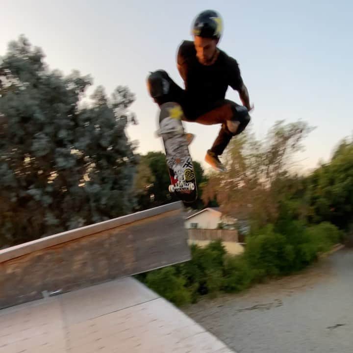 スラッシャーのインスタグラム：「😨🤯 @elliotsloan」
