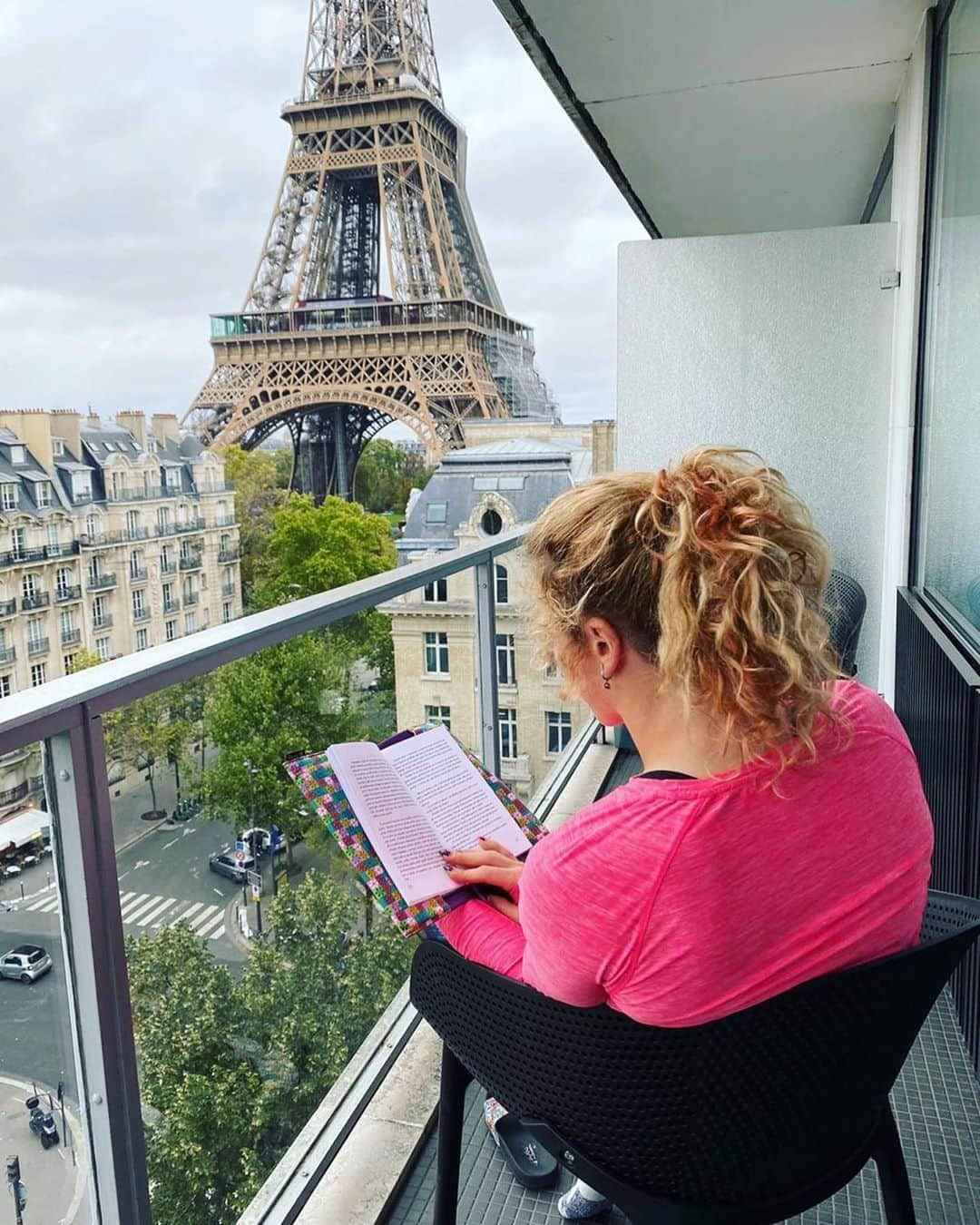 WTA（女子テニス協会）さんのインスタグラム写真 - (WTA（女子テニス協会）Instagram)「Not a bad view ✨ #RolandGarros @siniakovakaterina ・・・ Day off and a little bit of rest before the next battle 👯‍♀️ @rolandgarros #RG2020」10月9日 4時17分 - wta