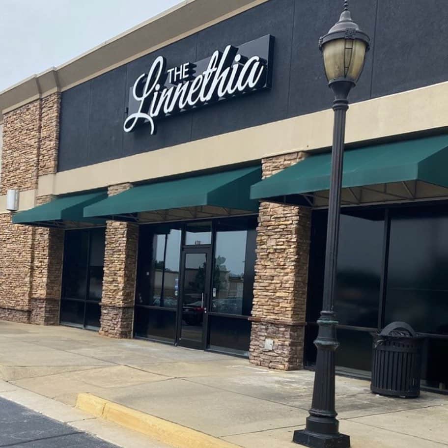 ネネ・リークスのインスタグラム：「The Linnethia Lounge! Opening soon...Keep yo eye on me #drinksonme #bossesallowed #ATL #loungeatl #thelinnethia #thelinnethialounge Dresscode: Fly @thelinnethialounge」