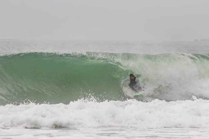 ミグエル・プッポのインスタグラム：「Surf de 4 horas na manhã de ontem✌️🔥 (📷: @marciopj )」