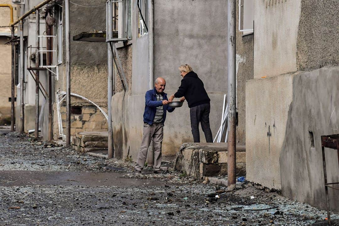 AFP通信さんのインスタグラム写真 - (AFP通信Instagram)「AFP Photo 📷 @aris.messinis - In the city of Stepanakert at the Republic of Artsakh during the Armenia - Azerbaijan conflict!⁣ #war #conflict #armenia #azerbaijan #stepanakert #shushi #church #bomb #bombardism #people #photojournalism #photography #arismessinis」10月9日 4時44分 - afpphoto