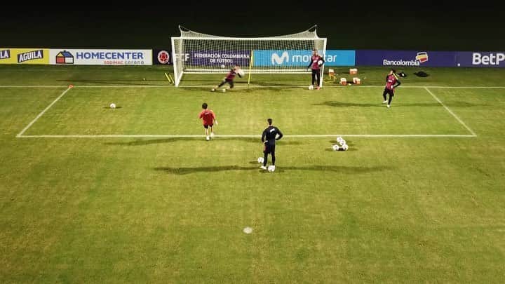 サッカー コロンビア代表チームのインスタグラム：「🎥 ¡Seguimos preparándonos en nuestra nueva casa!  Falta poco para volver a ver a la Tricolor 🇨🇴  #VamosColombia」