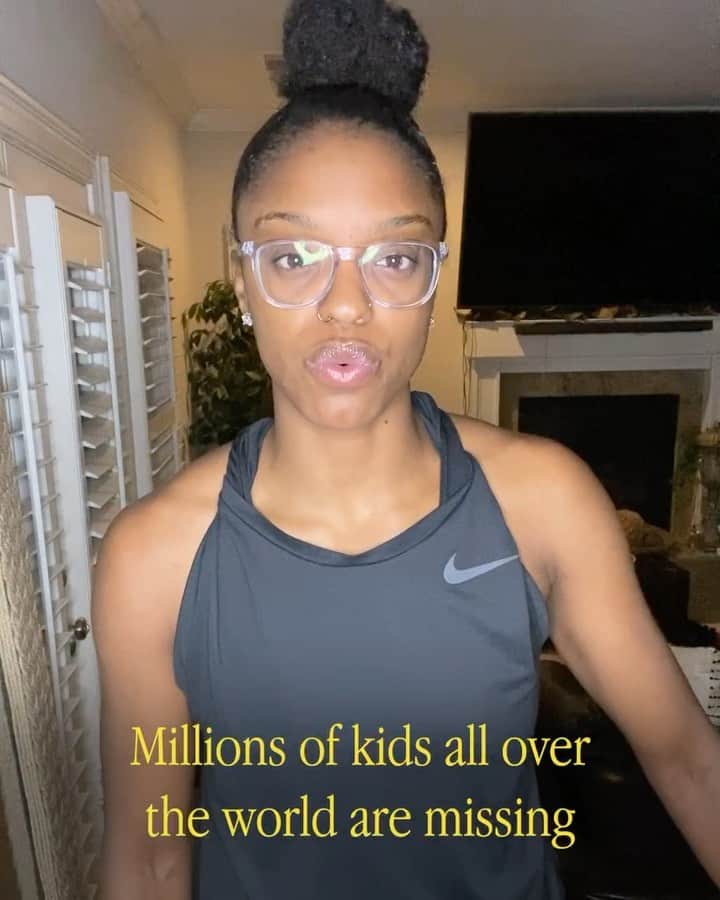 ジェイミー・アンダーソンのインスタグラム：「This #WorldSightDay, I’m joining @oakley and @onesight to raise awareness for millions of kids who don’t have the eyeglasses they need. Let’s make sure every kid, whether they compete in a sport or in the classroom, is set up to succeed! Make a difference today at onesight.org  #ForTheLoveOfSport #TeamOakley」