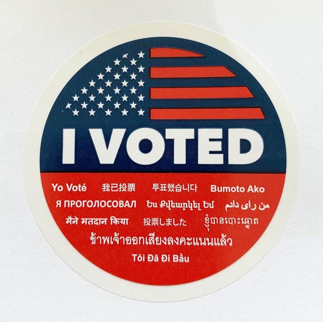 サマンサ・ロンソンさんのインスタグラム写真 - (サマンサ・ロンソンInstagram)「My first vote for President as an American citizen. Feels good! #bidenharris2020 #teamjoe #ivoted」10月9日 5時11分 - samantharonson