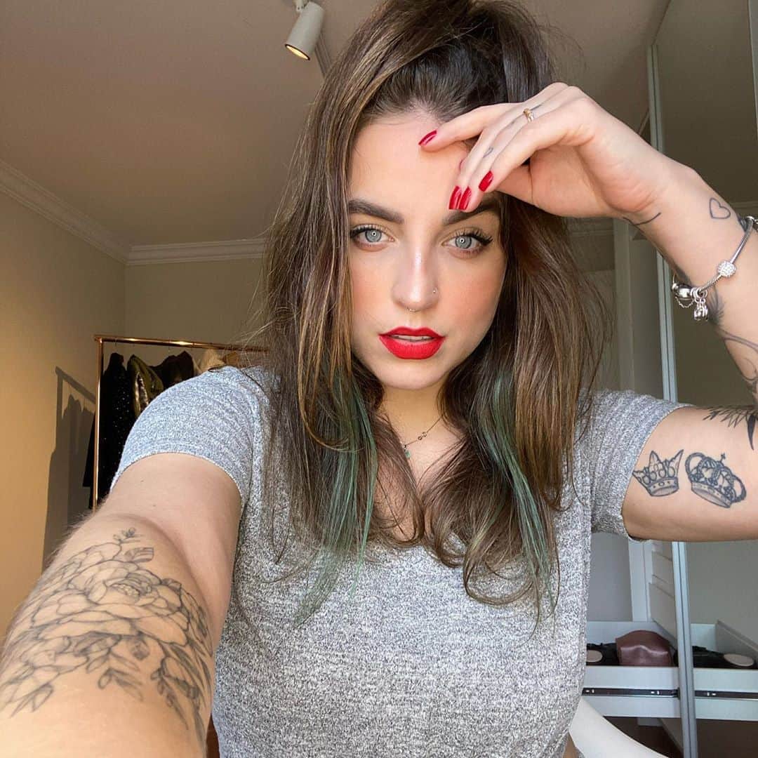 Bruna Unzuetaのインスタグラム：「Match na boca com a unha」