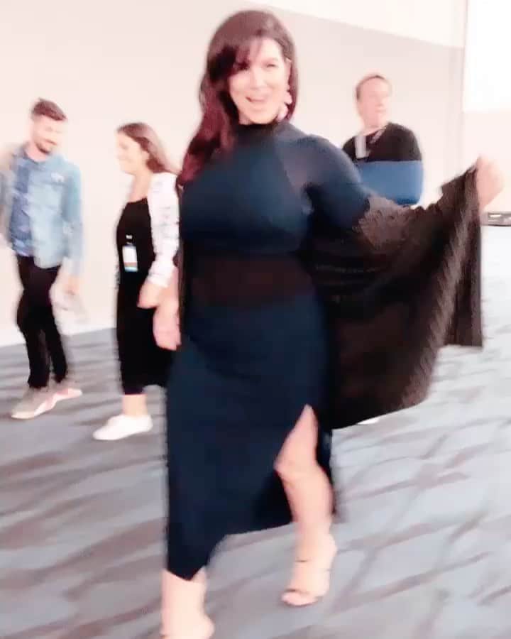 ジーナ・カラーノのインスタグラム：「Around this time last year. 😊🧚🏽‍♂️🤗」