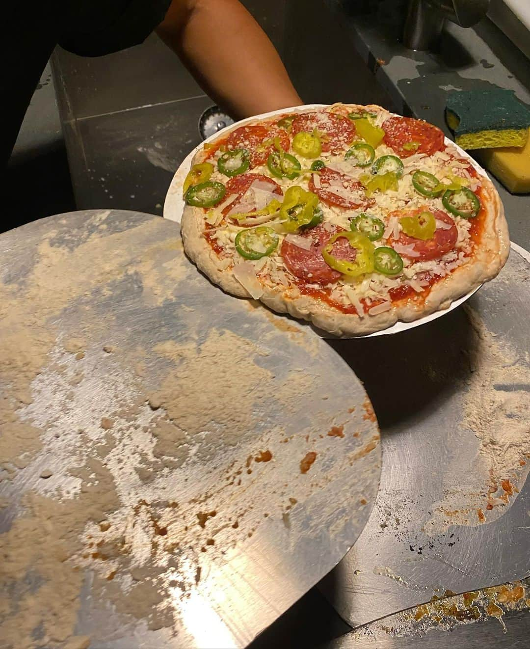 ハイレイ・ロード・ボールドウィンさんのインスタグラム写真 - (ハイレイ・ロード・ボールドウィンInstagram)「Pizza night at ours once a month」10月9日 5時39分 - haileybieber