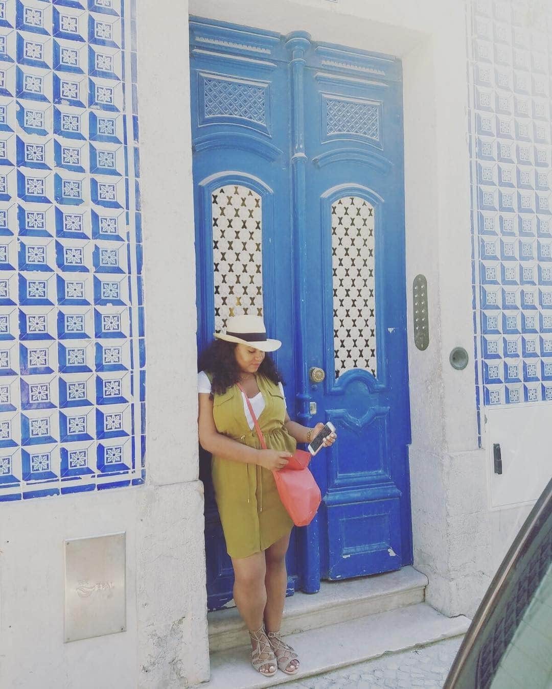 デルタ航空のインスタグラム：「“My Latinidad is not only what I check off on the Census every 10 years, but as I have gotten older it has turned into how I interpret my life every day. Being first generation brought a whole new level of challenges to my identity growing up. Yet they made me who I am today, a proud Afro-Latina with roots dating back to the Taino Indigenous People of Dominican Republic.    As a young girl, I hid from the thought of having a strong accent, so I watched the news to perfect a more 'acceptable' one. This caused a lot of people to never realize I was Latina until I mentioned it. I used to be embarrassed, but as I grew older I learned to respect, admire and feel proud of my accent, just as the Latinos in my family and community showed me. I learned that having an accent doesn’t take away from our community’s hard work, dedication and extremely focused and driven mentality, which seems almost instinctual in our people. It adds the complexity of being able to communicate with people from other places. I carry that thought with me every day, so when I encounter folks who find out that I’m Latina and make the comment ‘oh you speak English very well,’ I say to them, ‘and I speak Spanish very well too, those are my bilingual talents’."   Being proud of who you are inspires those you meet along the way to be authentic to their identity. When we let go of the fear of being our full selves, the world can see the beauty inside each of us.」
