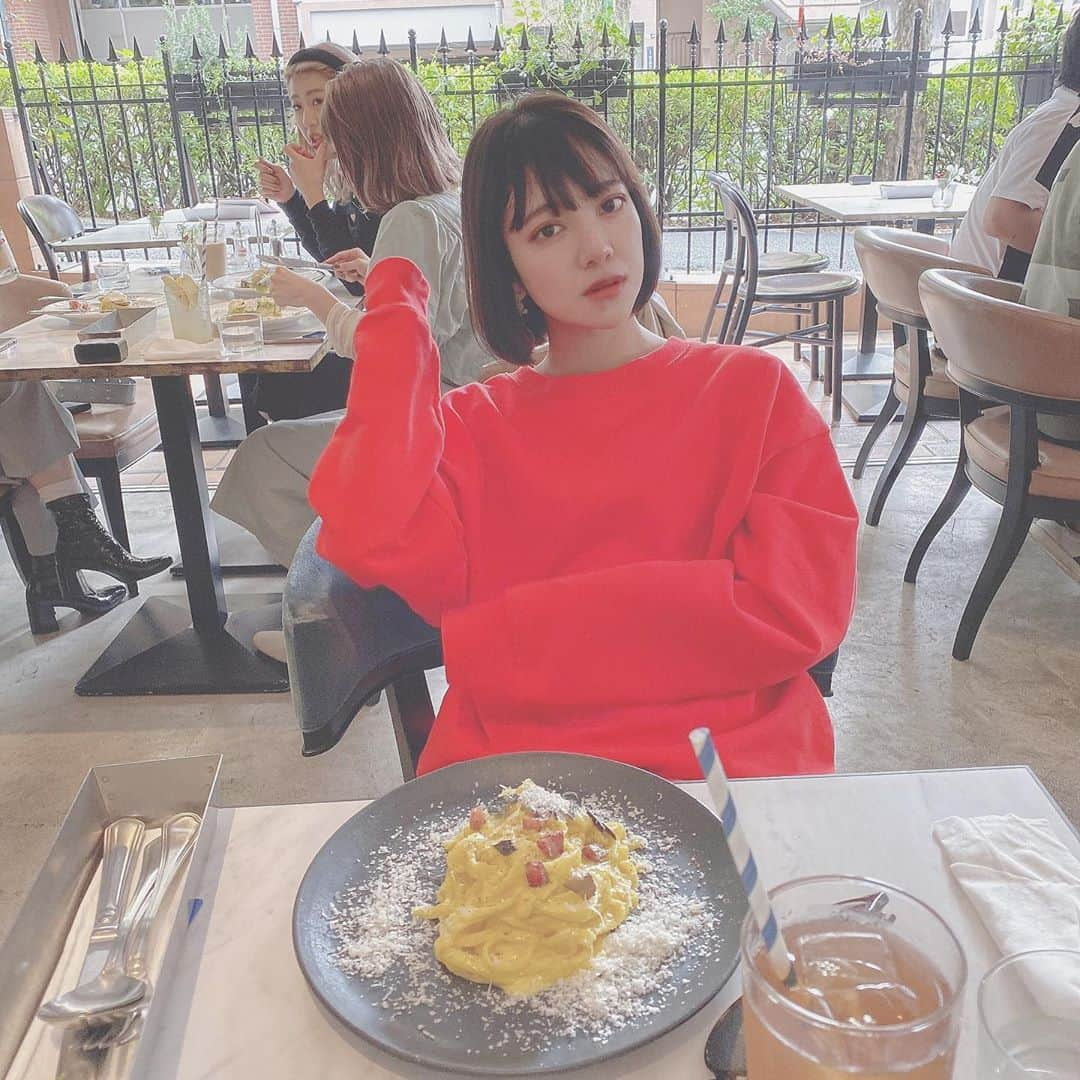 谷岡美沙紀さんのインスタグラム写真 - (谷岡美沙紀Instagram)「﻿ おひるって﻿ パスタ食べたくなるの﻿ なんでだろうね﻿ 🤷‍♀️🤷‍♀️🤷‍♀️🤷‍♀️🤷‍♀️﻿ ﻿ 最近ここよく行くかも﻿ ﻿ ﻿ ﻿ ﻿ ﻿ ﻿ #ボブヘアー#セルフメイク#カラーメイク #赤リップ#ヘアアレンジ#ootd﻿ #ショートヘア#セルフィー#ナチュラルメイク#メイク#裸眼メイク#ビジョビ#ヘアアレンジ動画#恵比寿ランチ #恵比寿グルメ #作品撮り#黒髪ボブ#恵比寿カフェ #l4l#makeup#portrait#port#東京グルメ #make#hair#model#giri#東京カフェ #selfie」10月9日 5時42分 - misakitanioka_official