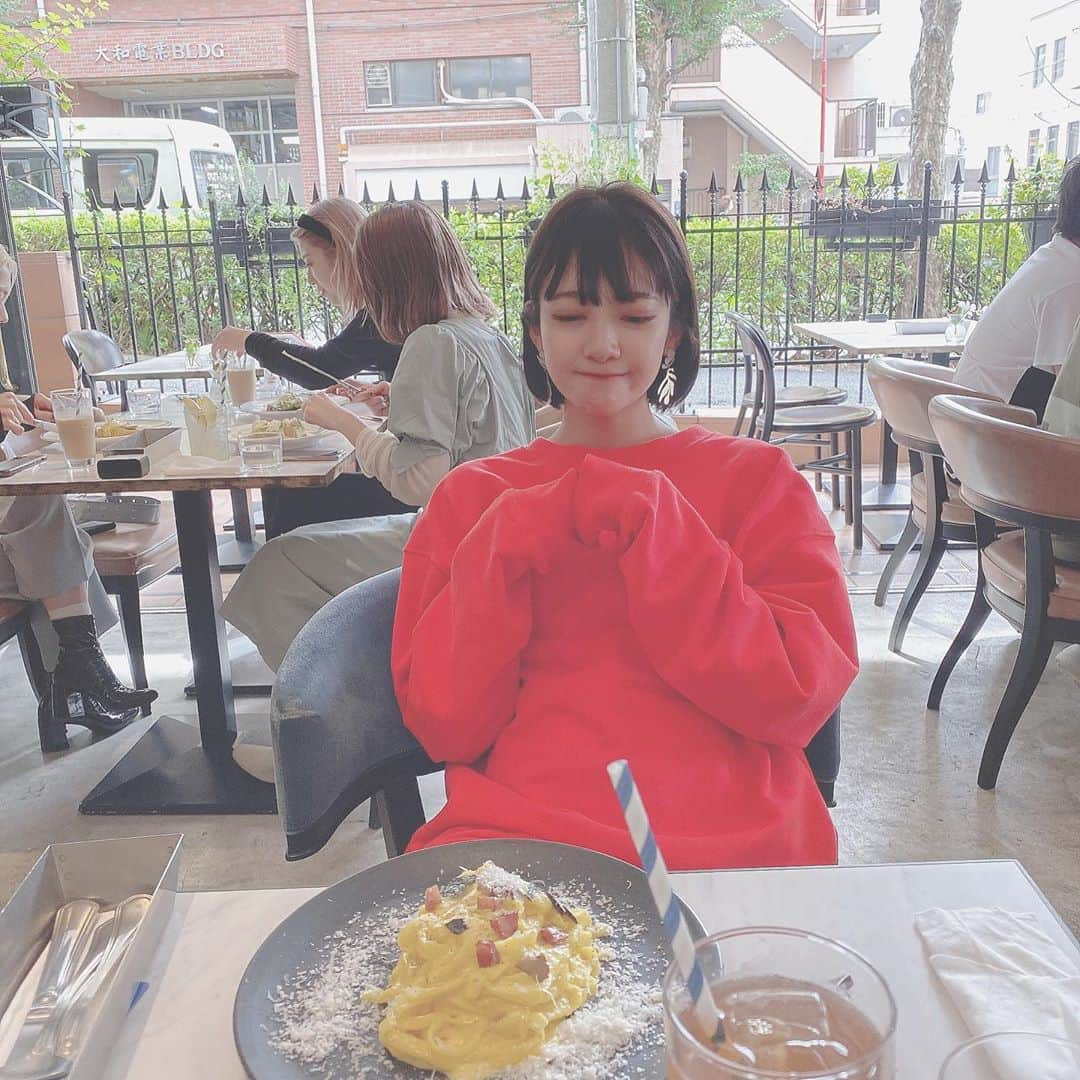 谷岡美沙紀さんのインスタグラム写真 - (谷岡美沙紀Instagram)「﻿ おひるって﻿ パスタ食べたくなるの﻿ なんでだろうね﻿ 🤷‍♀️🤷‍♀️🤷‍♀️🤷‍♀️🤷‍♀️﻿ ﻿ 最近ここよく行くかも﻿ ﻿ ﻿ ﻿ ﻿ ﻿ ﻿ #ボブヘアー#セルフメイク#カラーメイク #赤リップ#ヘアアレンジ#ootd﻿ #ショートヘア#セルフィー#ナチュラルメイク#メイク#裸眼メイク#ビジョビ#ヘアアレンジ動画#恵比寿ランチ #恵比寿グルメ #作品撮り#黒髪ボブ#恵比寿カフェ #l4l#makeup#portrait#port#東京グルメ #make#hair#model#giri#東京カフェ #selfie」10月9日 5時42分 - misakitanioka_official