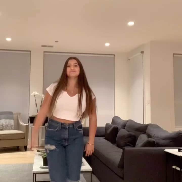 ボビー・ブラウンのインスタグラム：「Just in.  More breaking news! My 85 year old dad @joebrown_marceau is on now on #TikTok !!!!! With my own TikTok creator @sydarrandt」