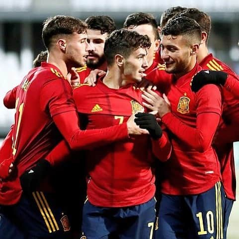 ブラヒム・ディアスのインスタグラム：「Victoria y dos goles... ¡Mejor imposible! ✌🏼🇪🇸 @sefutbol」