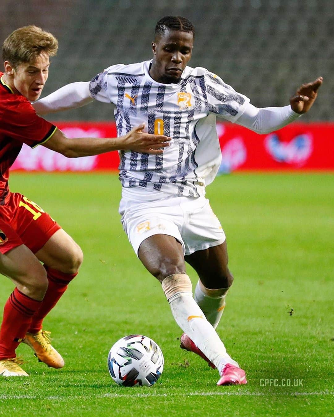 クリスタル・パレスFCさんのインスタグラム写真 - (クリスタル・パレスFCInstagram)「👊 A goal for Michy and an assist for Wilf as Belgium and Ivory Coast draw 1-1.  #CPFC #PremierLeague #PL #Belgium #IvoryCoast」10月9日 6時03分 - cpfc