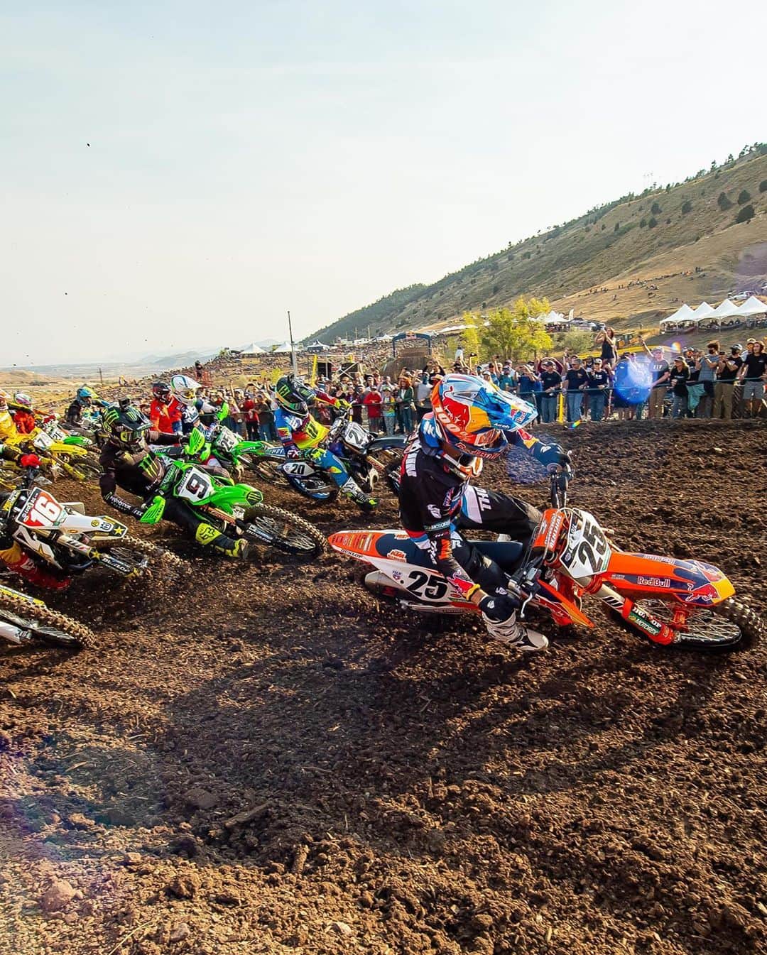 Racer X Onlineさんのインスタグラム写真 - (Racer X OnlineInstagram)「Everything you need for the @ProMotocross finale ⬇️ ✅ 250 & 450 class entry lists ✅ PulpMX Fantasy preview podcast ✅ Injury report ✅ Animated track map ✅ JT's Staging Area  ✅ A breakdown of the points scenarios and more on @RacerXOnline 🔗 LINK IN BIO」10月9日 6時09分 - racerxonline